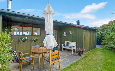 Nikolce - 500M from the Sea: Verblijf, Backyard, Werf, Garden Gebouwen, Schuur, Siding, Buitenmeubels, Blokhut, Outdoor Structuur, Keet
