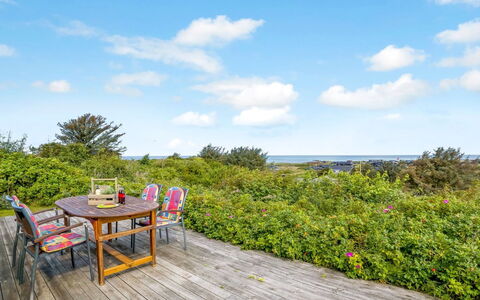 Nikolce - 500M from the Sea: Verblijf, Backyard, Werf, Garden Gebouwen, Schuur, Siding, Buitenmeubels, Blokhut, Outdoor Structuur, Keet