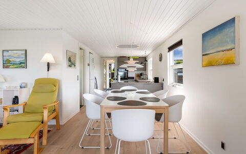 Akira - 250M from the Sea: Huis, Huis, Deur, Dak, Verblijf, Landgoed, Tuin, Schaduw, Siding, Werf