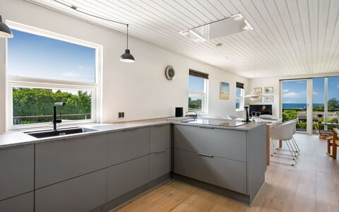 Akira - 250M from the Sea: Huis, Huis, Deur, Dak, Verblijf, Landgoed, Tuin, Schaduw, Siding, Werf