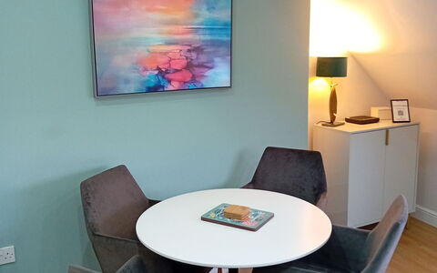 Harrogate 608: Meubilair, Interieur Ontwerp, Verdieping, Flooring, Kamer, Fotolijst, Woonkamer, Stoel, Verf