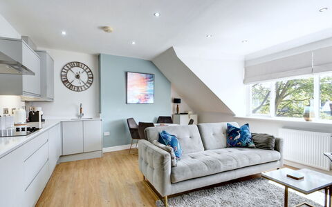 Harrogate 608: Meubilair, Interieur Ontwerp, Flooring, Verdieping, Muur, Hout, Plafond, Kamer, Huis, Woonkamer