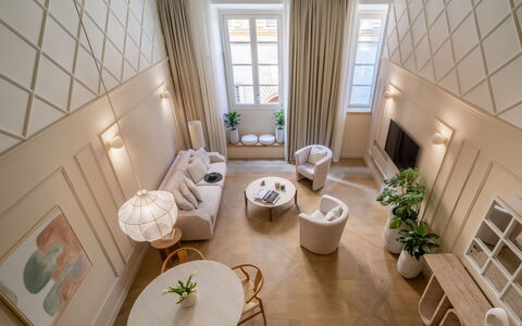 Elegant Apartments Near the Duomo: Interieur Ontwerp, Meubilair, Muur, Flooring, Hout, Verdieping, Plafond, Verlichting, Woonkamer, Kamer