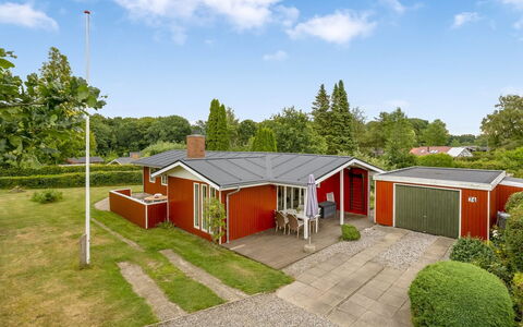 Wiggi - 250M from the Sea: Huis, Dak, Woongebied, Huis, Verblijf, Landgoed, Voorstad, Tuin, Gazon, Landscaping
