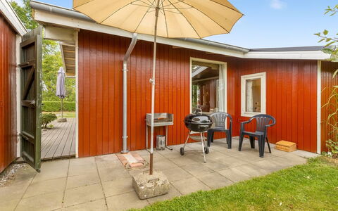 Wiggi - 250M from the Sea: Hout, Deur, Huis, Verblijf, Beits, Schaduw, Siding, Tuin, Hardwood, Werf