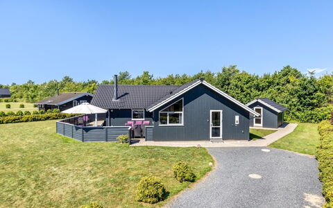 Rosamunde - 700M from the Sea: Dak, Huis, Huis, Verblijf, Siding, Landgoed, Oprit, Garden Gebouwen, Werf, Schuur
