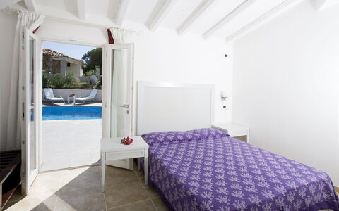 Villa Leccio 2: Meubilair, Slaapkamer, Huis, Bed, Verdieping, Appartement, Bedding, Laken, Linens, Bed Frame