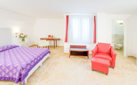 Villa Fico D'india 1: Meubilair, Interieur Ontwerp, Verdieping, Flooring, Tafel, Kamer, Plafond, Slaapkamer, Stoel, Bed