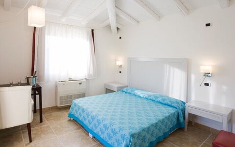 Villa Leccio 1: Meubilair, Verdieping, Flooring, Slaapkamer, Bed, Toevlucht, Stoel, Linens, Bedding, Appartement