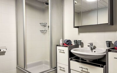 Apart Ladner 59