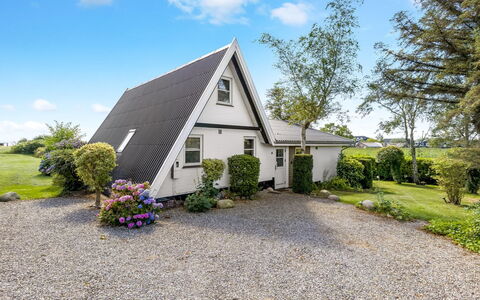 Murtuz - 50M from the Sea: Verblijf, Backyard, Werf, Garden Gebouwen, Schuur, Siding, Buitenmeubels, Blokhut, Outdoor Structuur, Keet