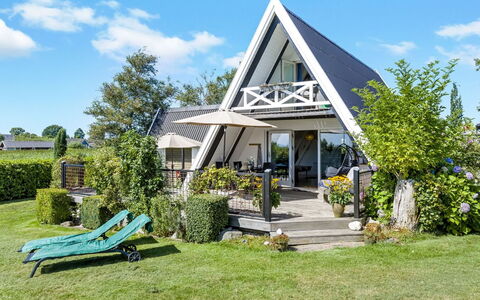 Murtuz - 50M from the Sea: Verblijf, Backyard, Werf, Garden Gebouwen, Schuur, Siding, Buitenmeubels, Blokhut, Outdoor Structuur, Keet