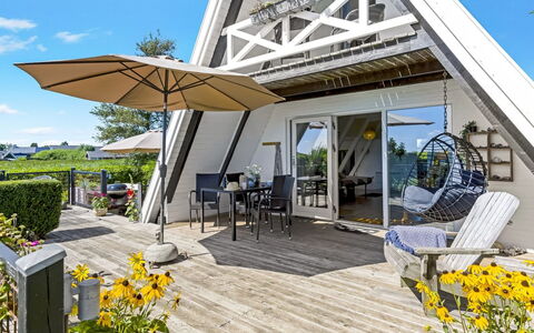 Murtuz - 50M from the Sea: Verblijf, Backyard, Werf, Garden Gebouwen, Schuur, Siding, Buitenmeubels, Blokhut, Outdoor Structuur, Keet