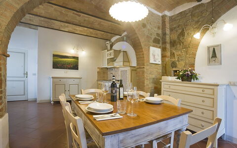Montalcino 17: Meubilair, Interieur Ontwerp, Plafond, Hout, Flooring, Tafel, Stoel, Keuken En Eettafel, Eetkamer, Verlichting