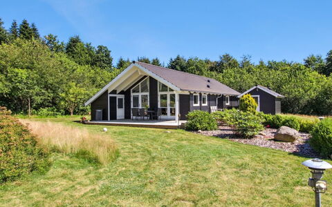 Alimpij - 30Km from the Sea: Verblijf, Backyard, Werf, Garden Gebouwen, Schuur, Siding, Buitenmeubels, Blokhut, Outdoor Structuur, Keet