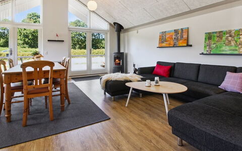 Alimpij - 30Km from the Sea: Verblijf, Backyard, Werf, Garden Gebouwen, Schuur, Siding, Buitenmeubels, Blokhut, Outdoor Structuur, Keet