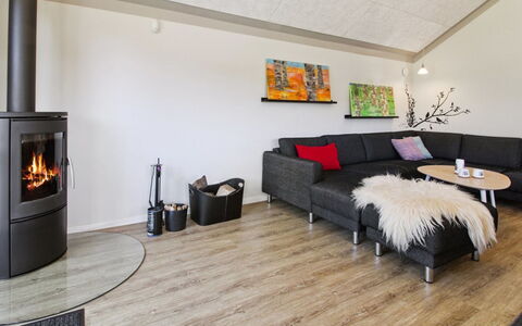 Alimpij - 30Km from the Sea: Verblijf, Backyard, Werf, Garden Gebouwen, Schuur, Siding, Buitenmeubels, Blokhut, Outdoor Structuur, Keet