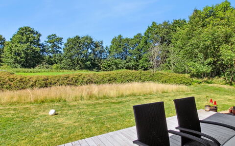 Alimpij - 30Km from the Sea: Verblijf, Backyard, Werf, Garden Gebouwen, Schuur, Siding, Buitenmeubels, Blokhut, Outdoor Structuur, Keet