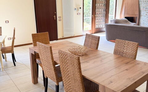 Villa Diamante: Meubilair, Flooring, Verdieping, Interieur Ontwerp, Stoel, Tafel, Hout, Eetkamer, Keuken En Eettafel, Kamer