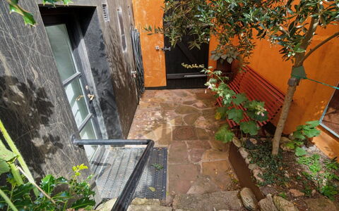 Adelita - 300M from the Sea: Appartement, Condominium, Landgoed, Balkon, Villa, Hotel