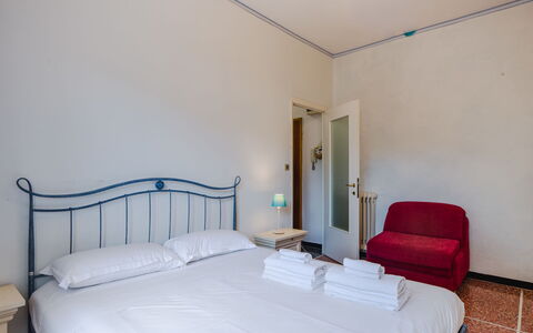 Ghiba: Bed, Slaapkamer, Bed Frame, Bedding, Appartement, Laken, Hotel, Linens