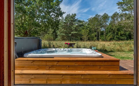 Eilke - 2Km from the Sea: Blauw, Struik, Verblijf, Groundcover, Tuin, Landgoed, Schaduw, Landscaping, Boerderij, Eco Hotel