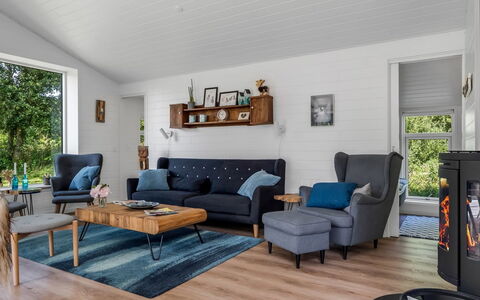 Eilke - 2Km from the Sea: Blauw, Struik, Verblijf, Groundcover, Tuin, Landgoed, Schaduw, Landscaping, Boerderij, Eco Hotel