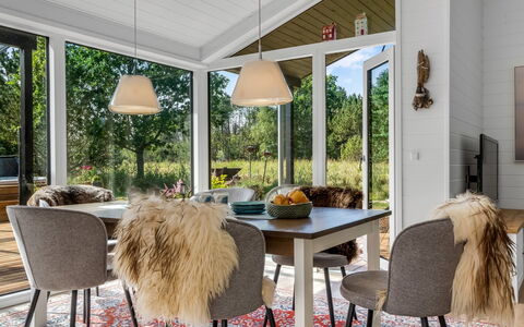 Eilke - 2Km from the Sea: Blauw, Struik, Verblijf, Groundcover, Tuin, Landgoed, Schaduw, Landscaping, Boerderij, Eco Hotel