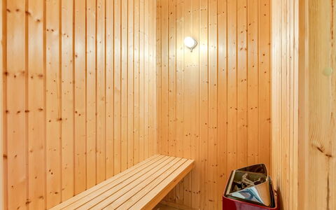 Angantir - 4.8Km from the Sea: Hout, Meubilair, Appartement, Kamer, Plafond, Beits, Stoel, Hardwood, Vernis, Timmerhout