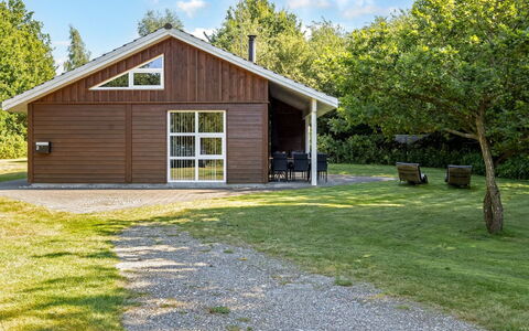Angantir - 4.8Km from the Sea: Hout, Meubilair, Appartement, Kamer, Plafond, Beits, Stoel, Hardwood, Vernis, Timmerhout