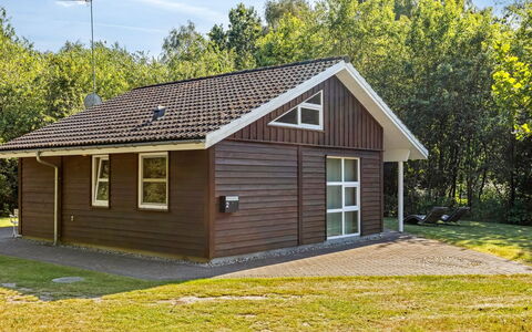 Angantir - 4.8Km from the Sea: Hout, Meubilair, Appartement, Kamer, Plafond, Beits, Stoel, Hardwood, Vernis, Timmerhout