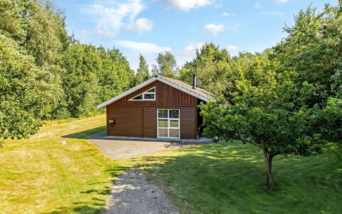 Angantir - 4.8Km from the Sea: Hout, Meubilair, Appartement, Kamer, Plafond, Beits, Stoel, Hardwood, Vernis, Timmerhout