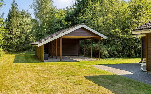 Angantir - 4.8Km from the Sea: Hout, Meubilair, Appartement, Kamer, Plafond, Beits, Stoel, Hardwood, Vernis, Timmerhout