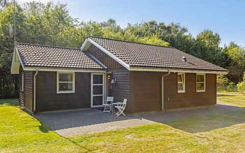 Angantir - 4.8Km from the Sea: Hout, Meubilair, Appartement, Kamer, Plafond, Beits, Stoel, Hardwood, Vernis, Timmerhout