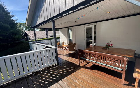 Elja - 400M from the Sea: Dak, Huis, Huis, Verblijf, Deur, Siding, Dek, Veranda, Plank, Hardwood