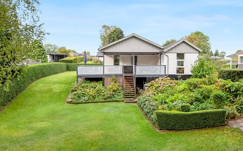 Elja - 400M from the Sea: Dak, Huis, Huis, Verblijf, Deur, Siding, Dek, Veranda, Plank, Hardwood