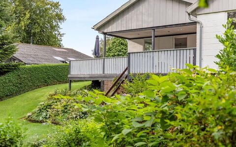 Elja - 400M from the Sea: Dak, Huis, Huis, Verblijf, Deur, Siding, Dek, Veranda, Plank, Hardwood