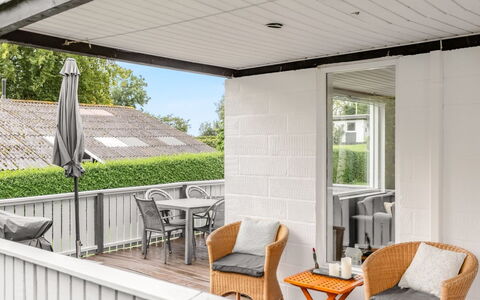 Elja - 400M from the Sea: Dak, Huis, Huis, Verblijf, Deur, Siding, Dek, Veranda, Plank, Hardwood