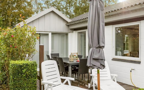 Elja - 400M from the Sea: Dak, Huis, Huis, Verblijf, Deur, Siding, Dek, Veranda, Plank, Hardwood