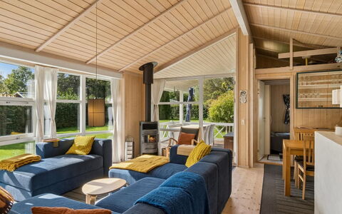 Erko - 575M from the Sea: Interieur Ontwerp, Meubilair, Hout, Flooring, Bankstel, Plafond, Verdieping, Woonkamer, Huis, Kamer