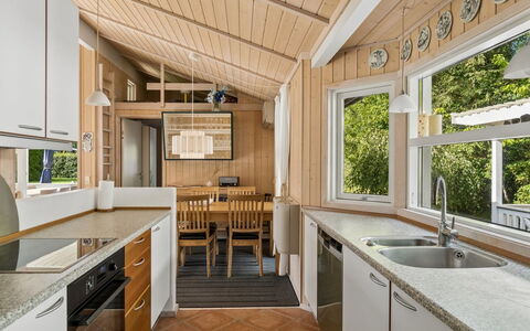 Erko - 575M from the Sea: Hout, Keuken, Interieur Ontwerp, Plafond, Countertop, Flooring, Verdieping, Huis, Major Appliance, Cabinetry