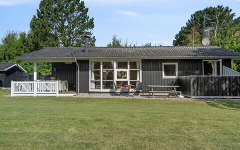 Erko - 575M from the Sea: Verblijf, Backyard, Werf, Garden Gebouwen, Schuur, Siding, Buitenmeubels, Blokhut, Outdoor Structuur, Keet