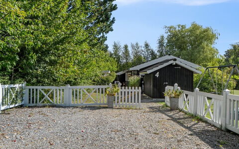 Erko - 575M from the Sea: Verblijf, Backyard, Werf, Garden Gebouwen, Schuur, Siding, Buitenmeubels, Blokhut, Outdoor Structuur, Keet