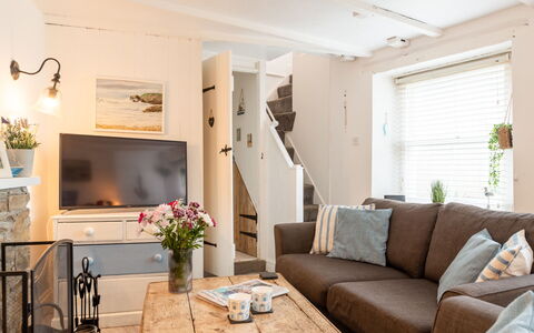 Mermaid Cottage: Blauw, Meubilair, Zee, Slaapkamer, Interieur Ontwerp, Oceaan, Linens, Bedding, Kamer, Bed