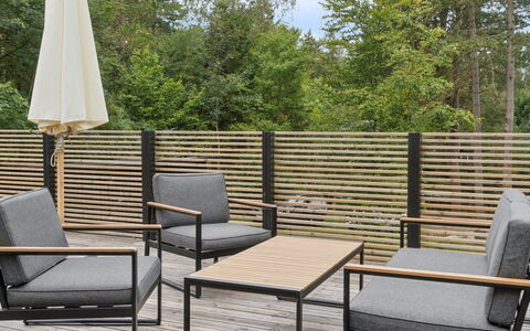 Aggi - 850M from the Sea: Verblijf, Backyard, Werf, Garden Gebouwen, Schuur, Siding, Buitenmeubels, Blokhut, Outdoor Structuur, Keet