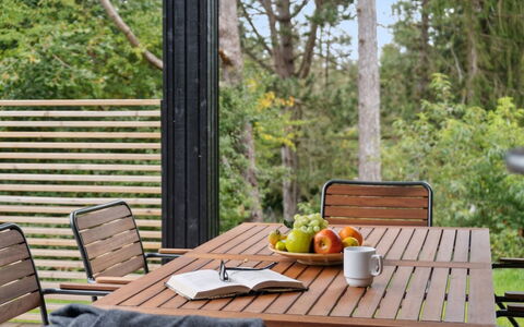 Aggi - 850M from the Sea: Verblijf, Backyard, Werf, Garden Gebouwen, Schuur, Siding, Buitenmeubels, Blokhut, Outdoor Structuur, Keet