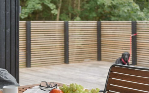 Aggi - 850M from the Sea: Verblijf, Backyard, Werf, Garden Gebouwen, Schuur, Siding, Buitenmeubels, Blokhut, Outdoor Structuur, Keet