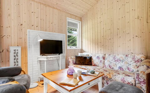 Aleth - 800M from the Sea: Dak, Huis, Huis, Verblijf, Deur, Siding, Dek, Veranda, Plank, Hardwood