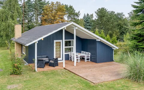 Aleth - 800M from the Sea: Dak, Huis, Huis, Verblijf, Deur, Siding, Dek, Veranda, Plank, Hardwood
