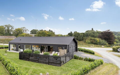 Sigrun - 300M from the Sea: Dak, Huis, Huis, Verblijf, Siding, Landgoed, Oprit, Garden Gebouwen, Werf, Schuur